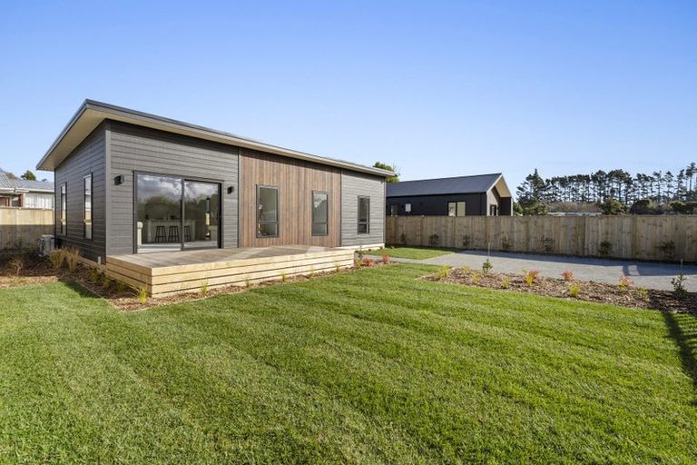 Photo of property in 3 Horoeka Street, Inglewood, 4330