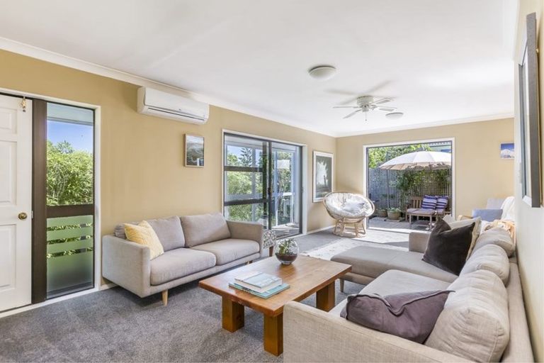 Photo of property in 72 Gloria Avenue, Te Atatu Peninsula, Auckland, 0610