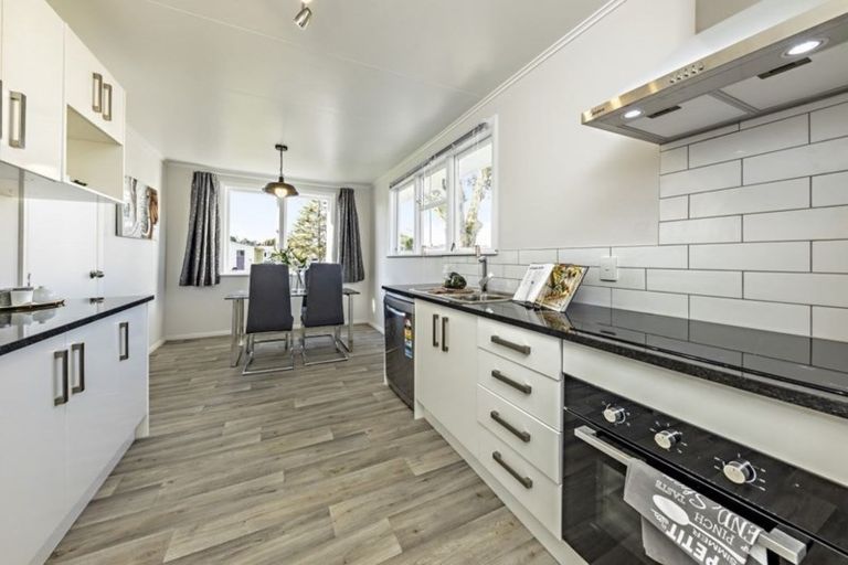 Photo of property in 34 Lavinia Crescent, Mangere East, Auckland, 2024