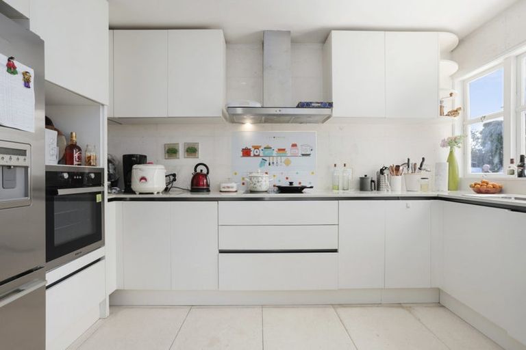 Photo of property in 1 Gamble Way, Massey, 0614