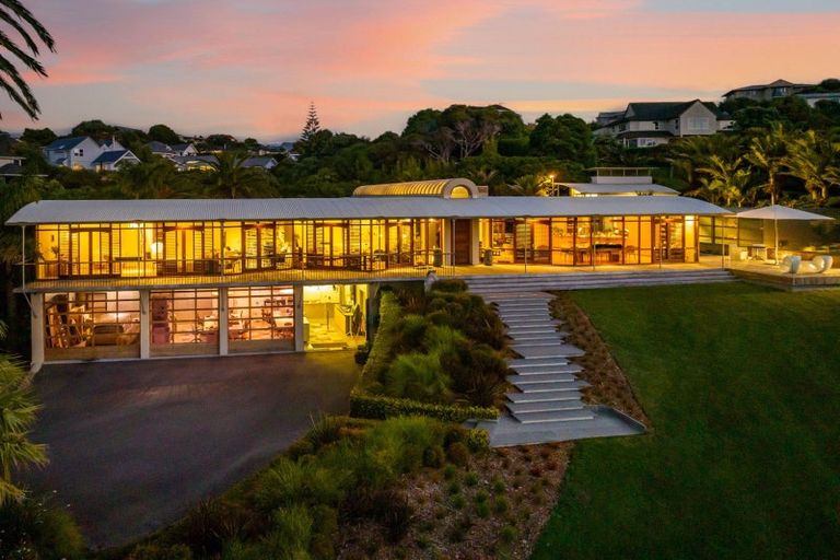 Photo of property in 360 Paremata Road, Whitby, Porirua, 5381