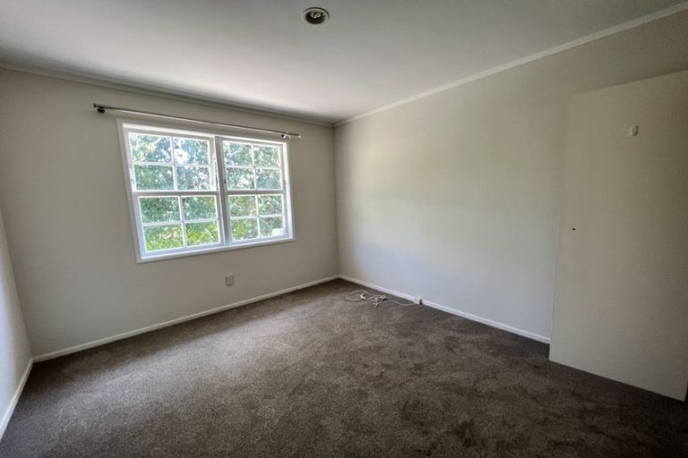 Photo of property in 28 Tamahere Drive, Glenfield, Auckland, 0629