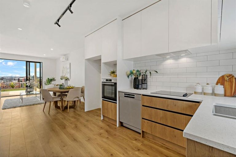 Photo of property in 19 Tieke Lane, Massey, Auckland, 0614