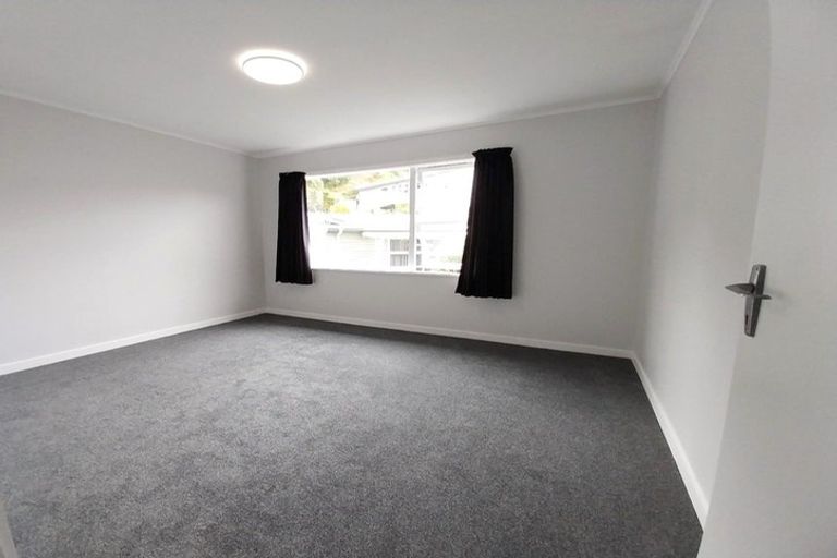 Photo of property in 179 Newlands Road, Newlands, Wellington, 6037