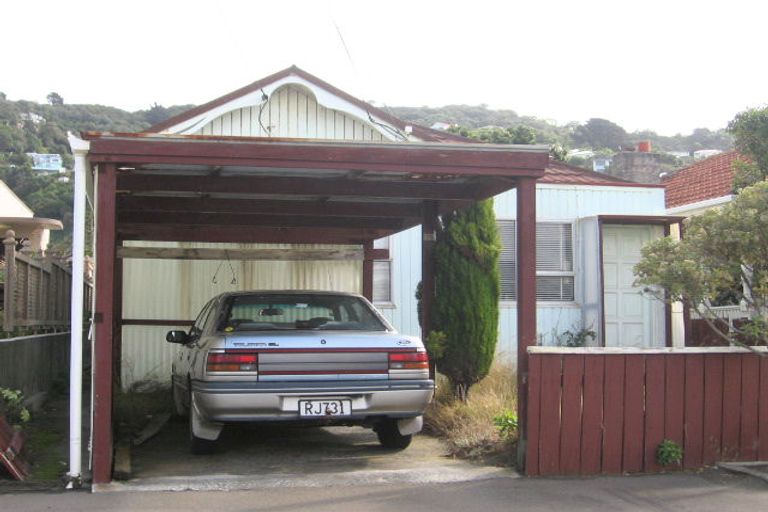 Photo of property in 98 Freyberg Street, Lyall Bay, Wellington, 6022
