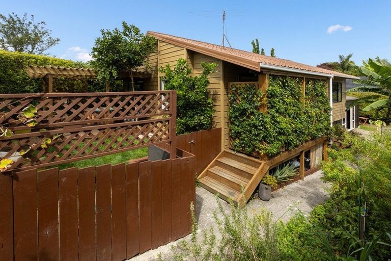 Photo of property in 1/92 Kervil Avenue, Te Atatu Peninsula, Auckland, 0610