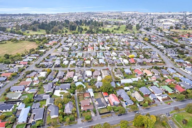 Photo of property in 94 Avondale Road, Avondale, Christchurch, 8061