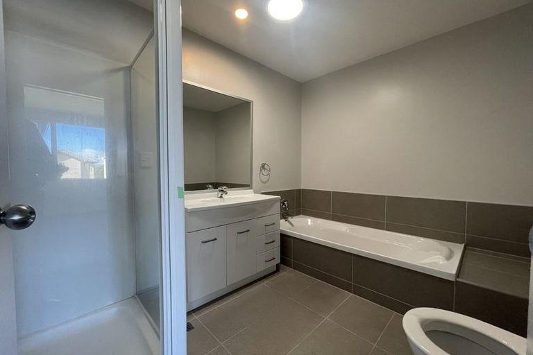 Photo of property in 60 Kuaka Drive, Takanini, 2112