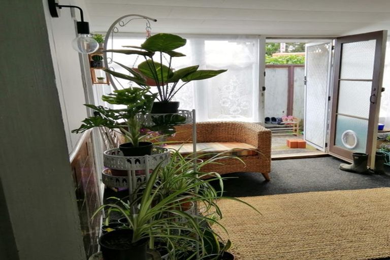 Photo of property in 10 Tukapa Street, Westown, New Plymouth, 4310