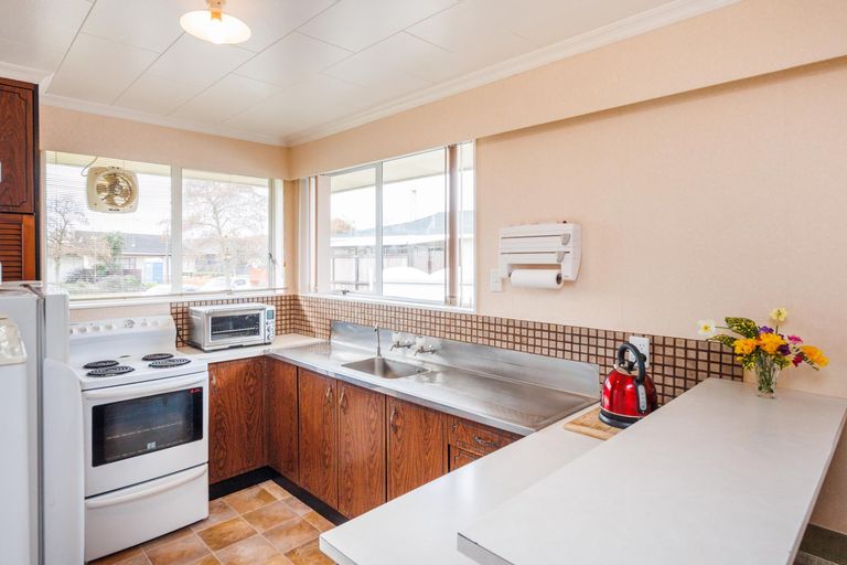 Photo of property in 15 Grange Place, Milson, Palmerston North, 4414