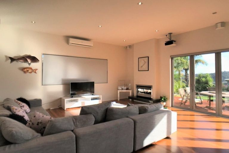 Photo of property in 108 Kittiwake Drive, Schnapper Rock, Auckland, 0632