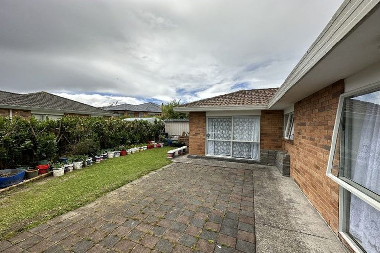 Photo of property in 1 Fleetwood Drive, Henderson, Auckland, 0612