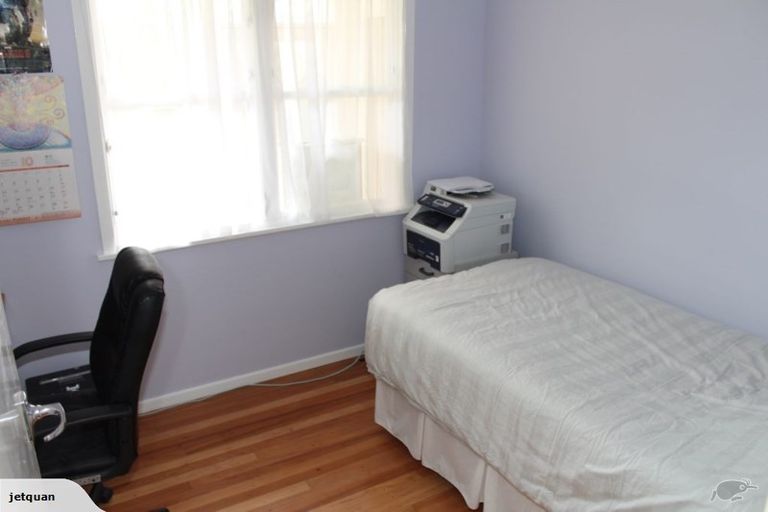 Photo of property in 6 Warren Street, Paparangi, Wellington, 6037