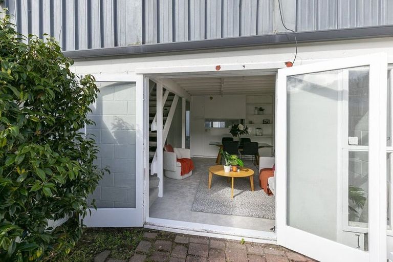 Photo of property in Paddington Apartments, 10/15u Mckinley Crescent, Brooklyn, Wellington, 6021