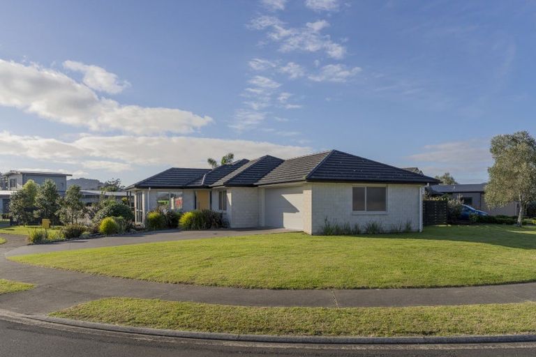 Photo of property in 2 Oscar Place, Whitianga, 3510