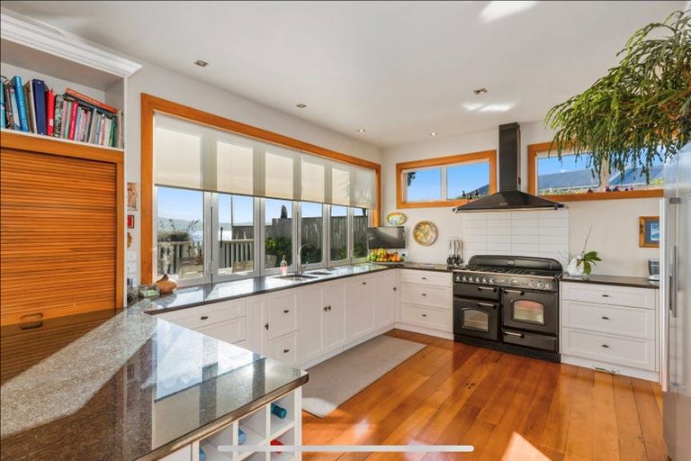 Photo of property in 7 Maire Street, Eastbourne, Lower Hutt, 5013