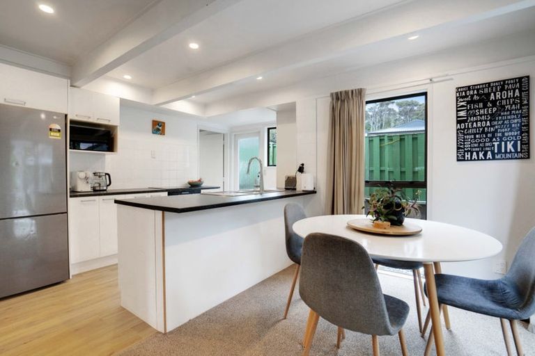 Photo of property in 2/5 Eugen Place, Bayview, Auckland, 0629