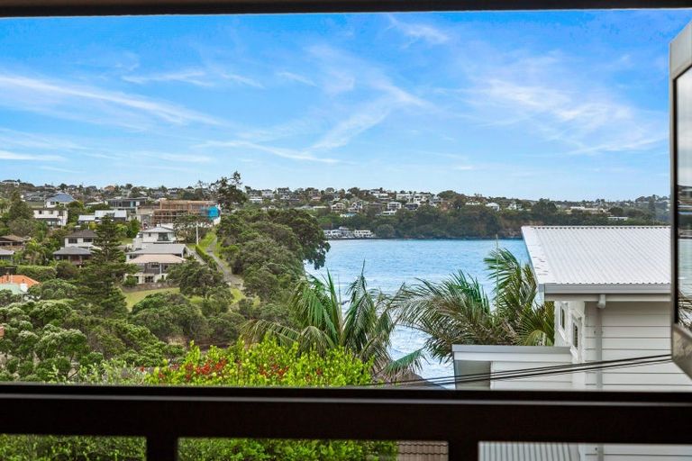 Photo of property in 35 Rothesay Bay Road, Rothesay Bay, Auckland, 0630