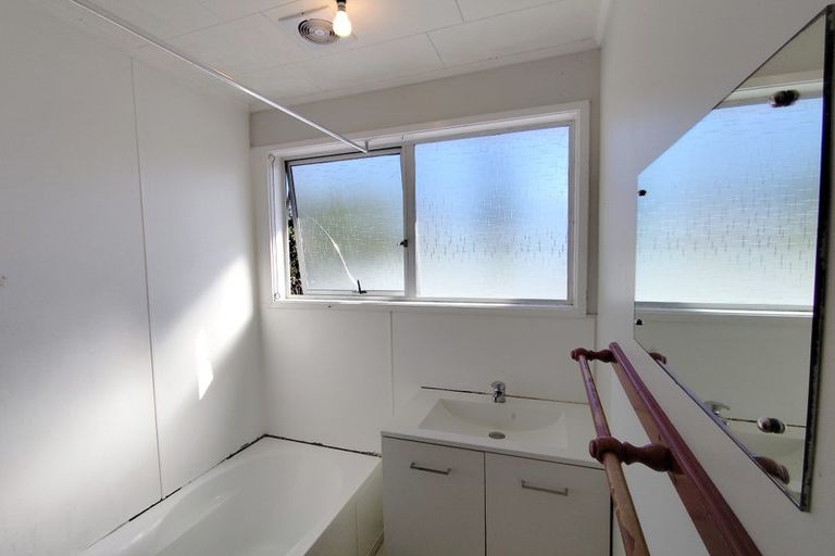 Photo of property in 51 Bodi Place, Te Atatu South, Auckland, 0610
