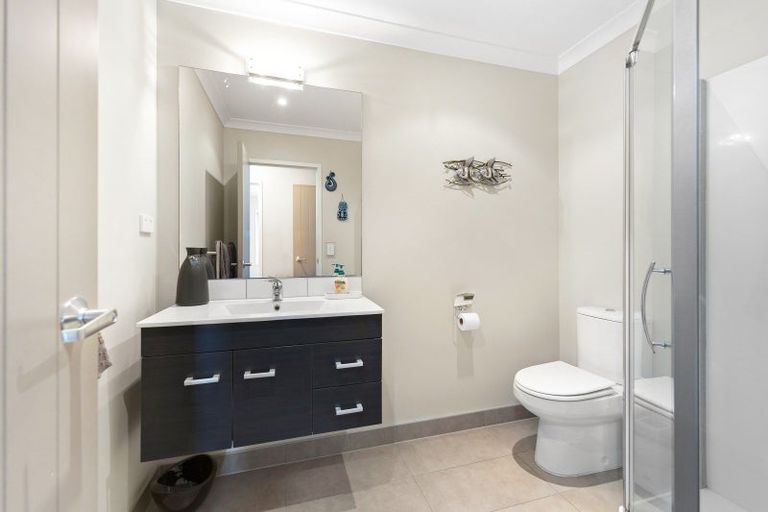 Photo of property in 174 Forest Hill Road, Henderson, Auckland, 0612