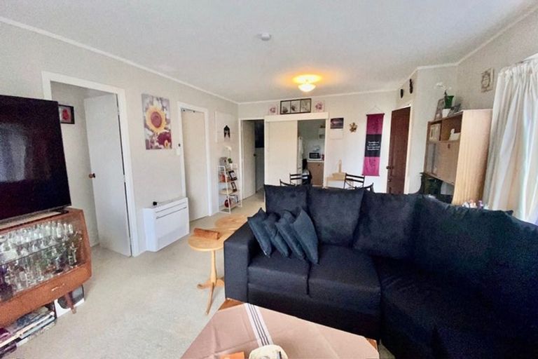 Photo of property in 1a Seagull Place, Whitby, Porirua, 5024