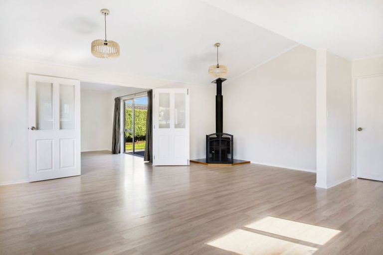 Photo of property in 9 Ambury Place, Merrilands, New Plymouth, 4312