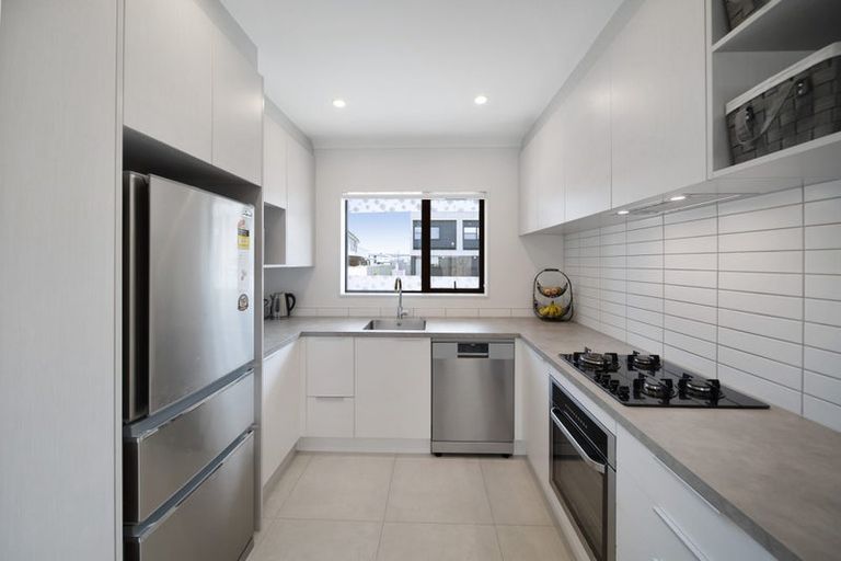 Photo of property in 4 Orona Place, Takanini, 2112