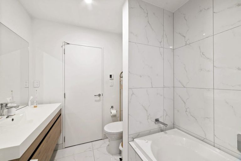 Photo of property in 18u2 Oriental Terrace, Oriental Bay, Wellington, 6011