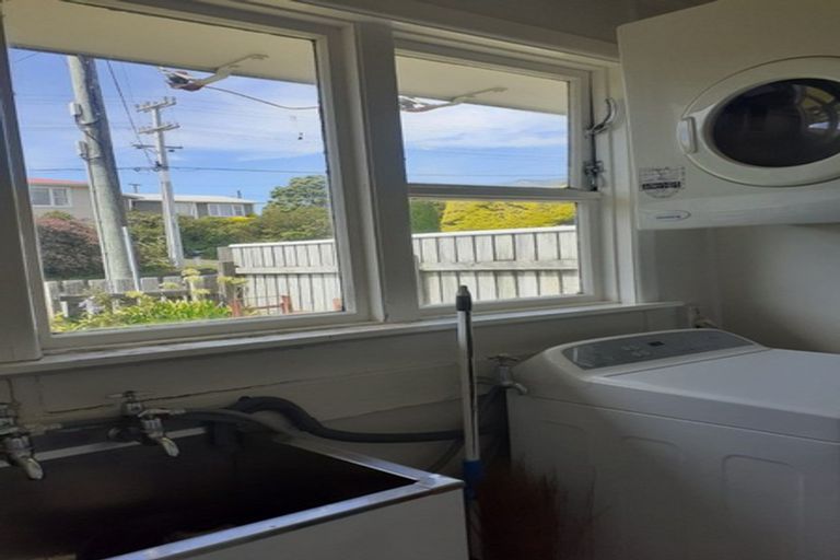 Photo of property in 45 Kenmore Street, Newlands, Wellington, 6037