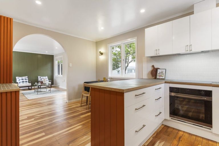 Photo of property in 24d Clinton Avenue, Te Atatu Peninsula, Auckland, 0610