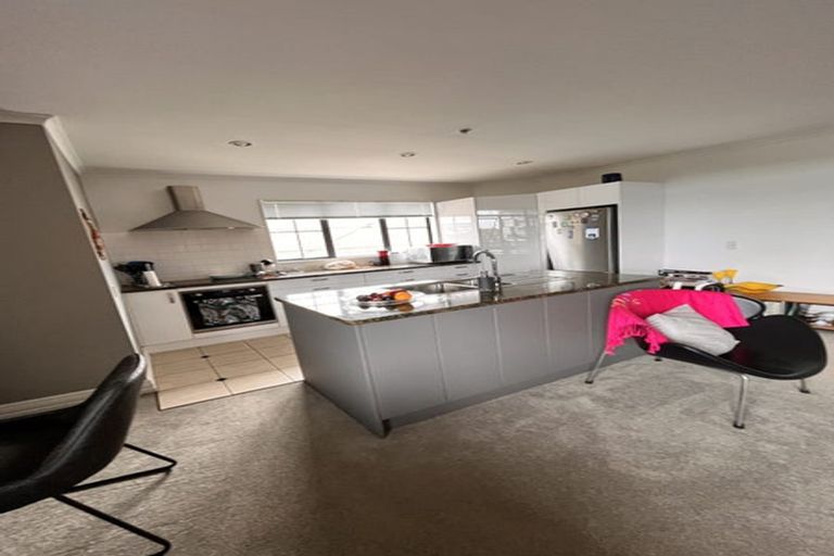 Photo of property in 2c/7-11 Bute Road, Browns Bay, Auckland, 0630