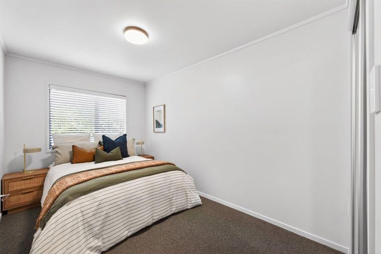 Photo of property in 2/10 Sylvan Park Avenue, Milford, Auckland, 0620
