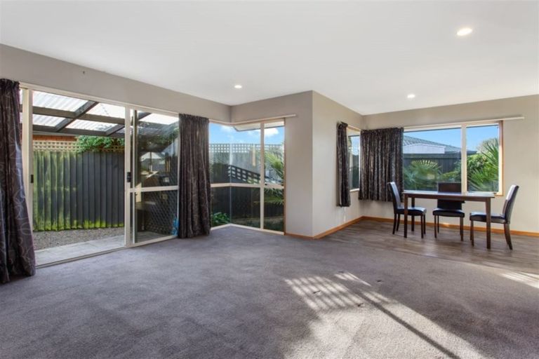Photo of property in 28 Kirsten Place, Parklands, Christchurch, 8083