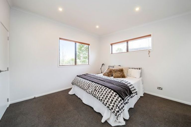 Photo of property in 2/28 Bayly Road, Moturoa, New Plymouth, 4310