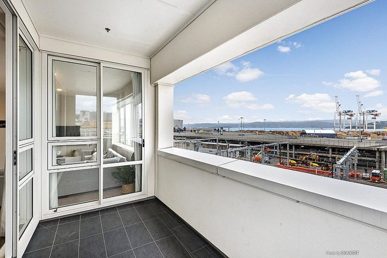 Photo of property in Stadium Garden Flats, 215/107 Thorndon Quay, Pipitea, Wellington, 6011