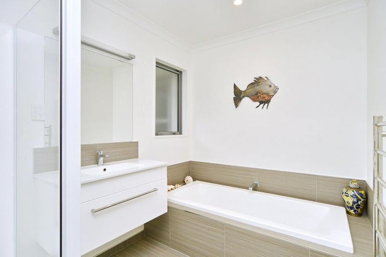 Photo of property in 32 Te Whenu Crescent, Marshland, Christchurch, 8083