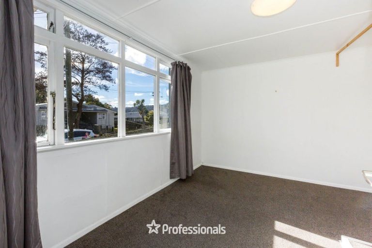 Photo of property in 35 Hanson Grove, Stokes Valley, Lower Hutt, 5019