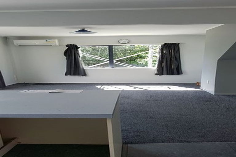 Photo of property in 15 Caspian Close, New Lynn, Auckland, 0600