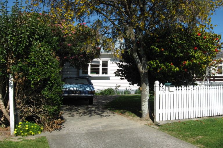 Photo of property in 28 Rossiter Avenue, Waterloo, Lower Hutt, 5011