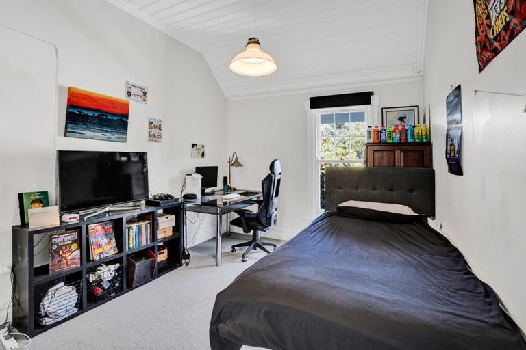 Photo of property in 5 Rogan Street, New Plymouth, 4310