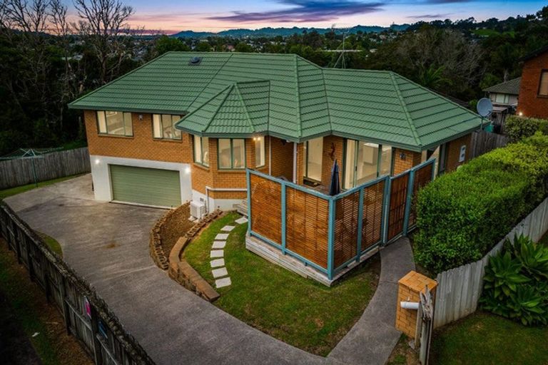 Photo of property in 23 San Vito Place, Henderson, Auckland, 0612