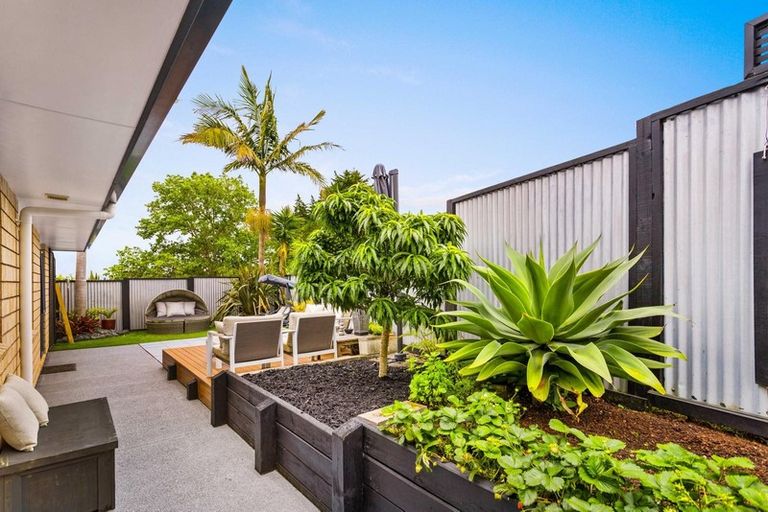 Photo of property in 24a Kotuku Street, Te Atatu Peninsula, Auckland, 0610