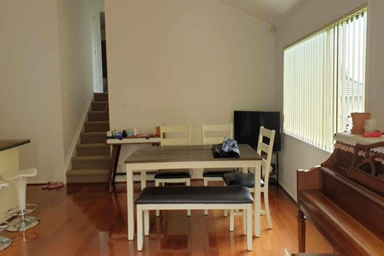 Photo of property in 7 St Lucia Place, Unsworth Heights, Auckland, 0632