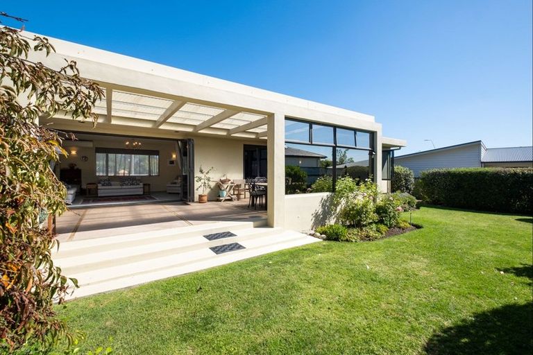 Photo of property in 1 Palmbrook Avenue, Havelock North, 4130