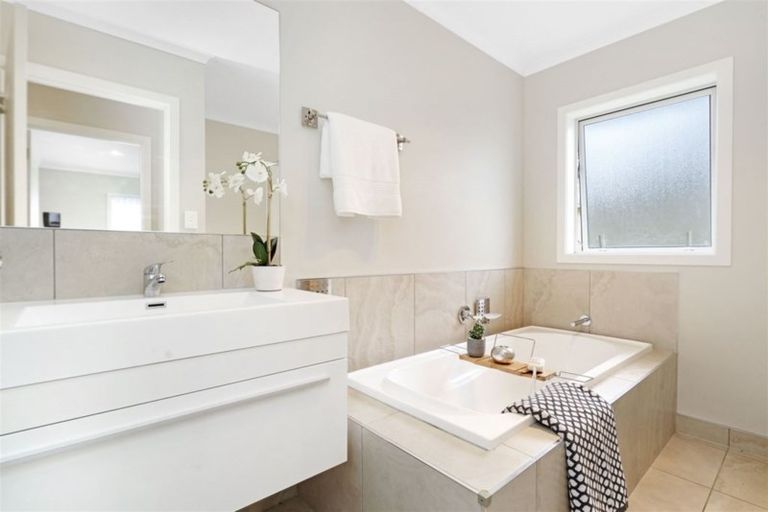 Photo of property in 1 Kennedy Lane, Hamilton East, Hamilton, 3216