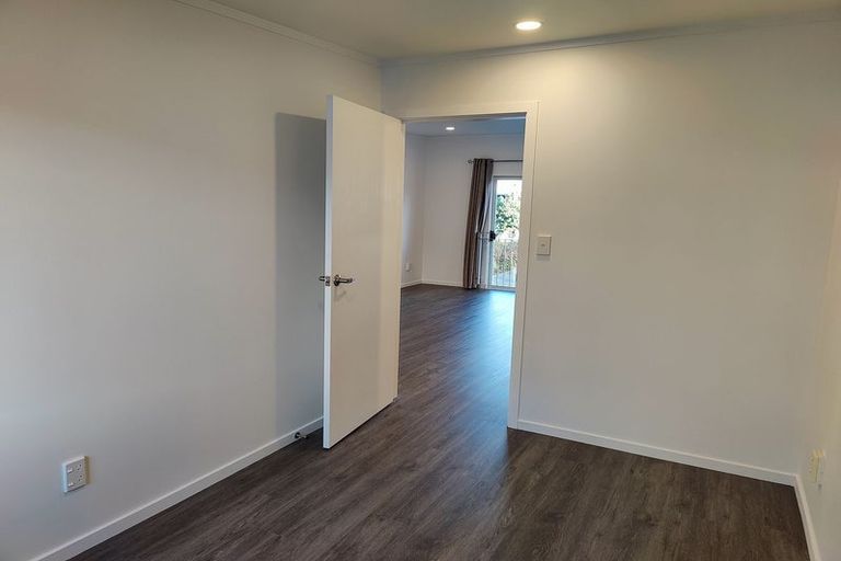 Photo of property in 3 Kelvin Grove, Te Aro, Wellington, 6011