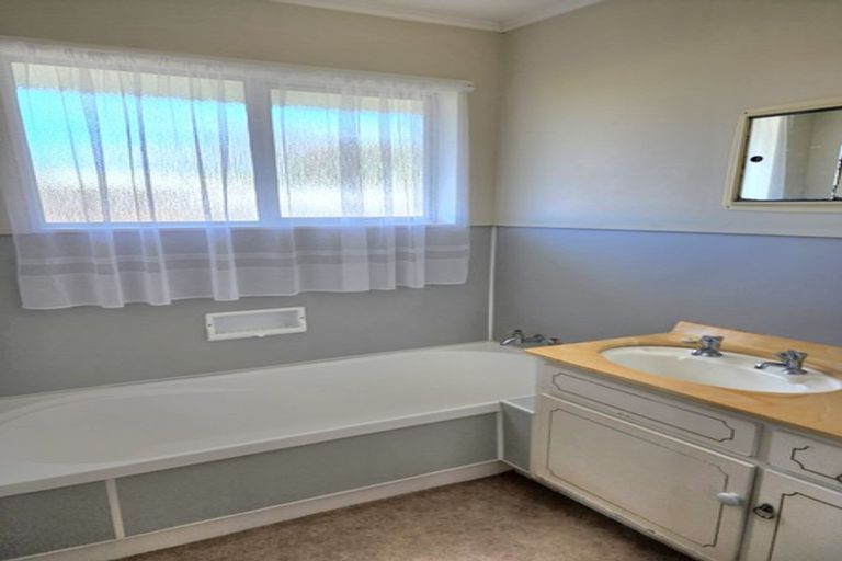 Photo of property in 2/35 Paramu Avenue, Birkdale, Auckland, 0626