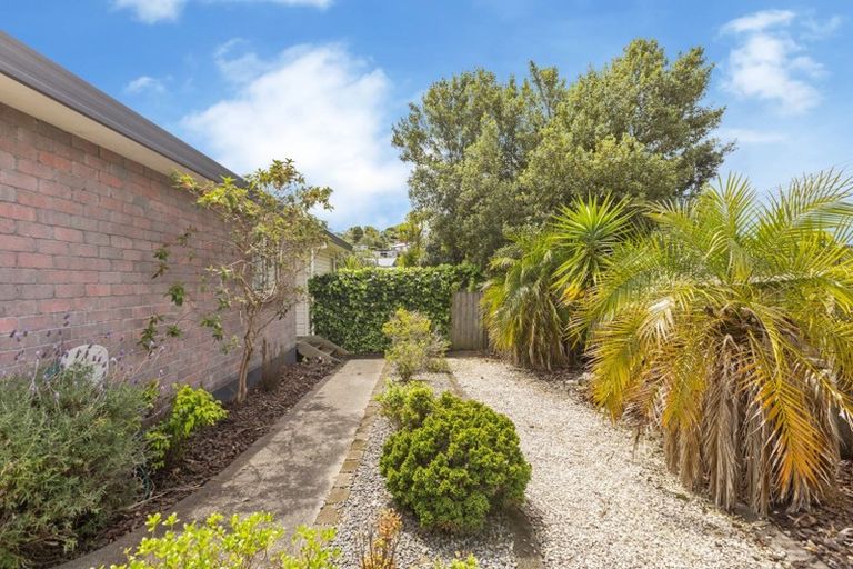 Photo of property in 8a Langton Road, Stanmore Bay, Whangaparaoa, 0932