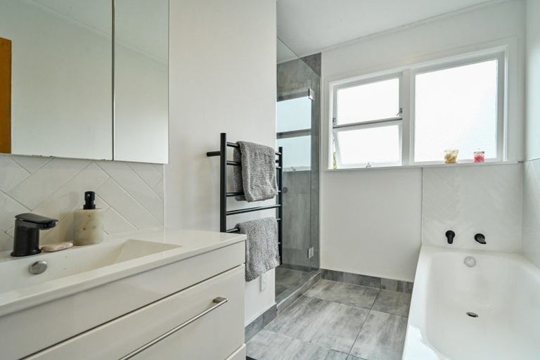 Photo of property in 11 Busby Hill, Havelock North, 4130