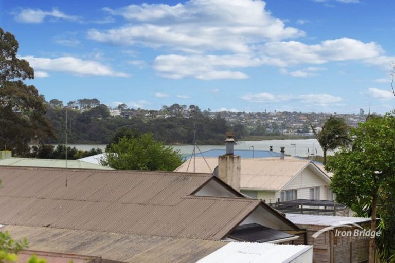 Photo of property in 3/34 Rewarewa Road, Te Atatu Peninsula, Auckland, 0610